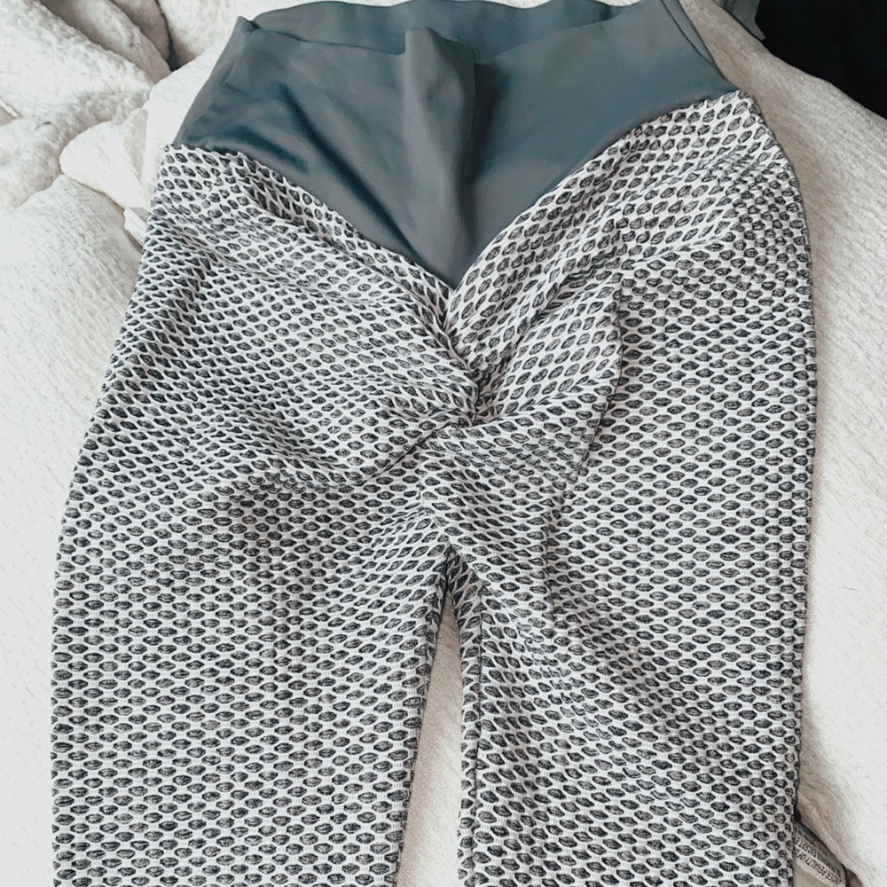 the infamous tik tok butt lifting leggings!